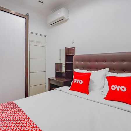 SPOT ON 90110 A1 Pakis Argosari Hotel Surabaya Kültér fotó