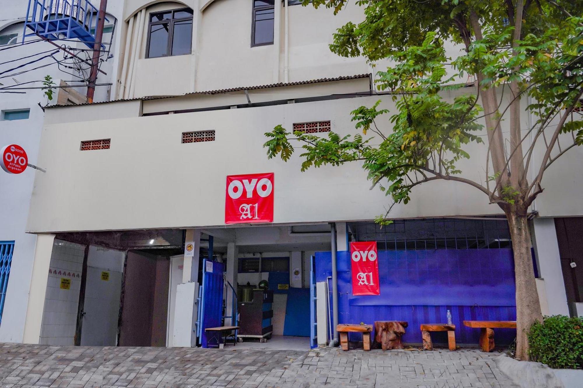 SPOT ON 90110 A1 Pakis Argosari Hotel Surabaya Kültér fotó