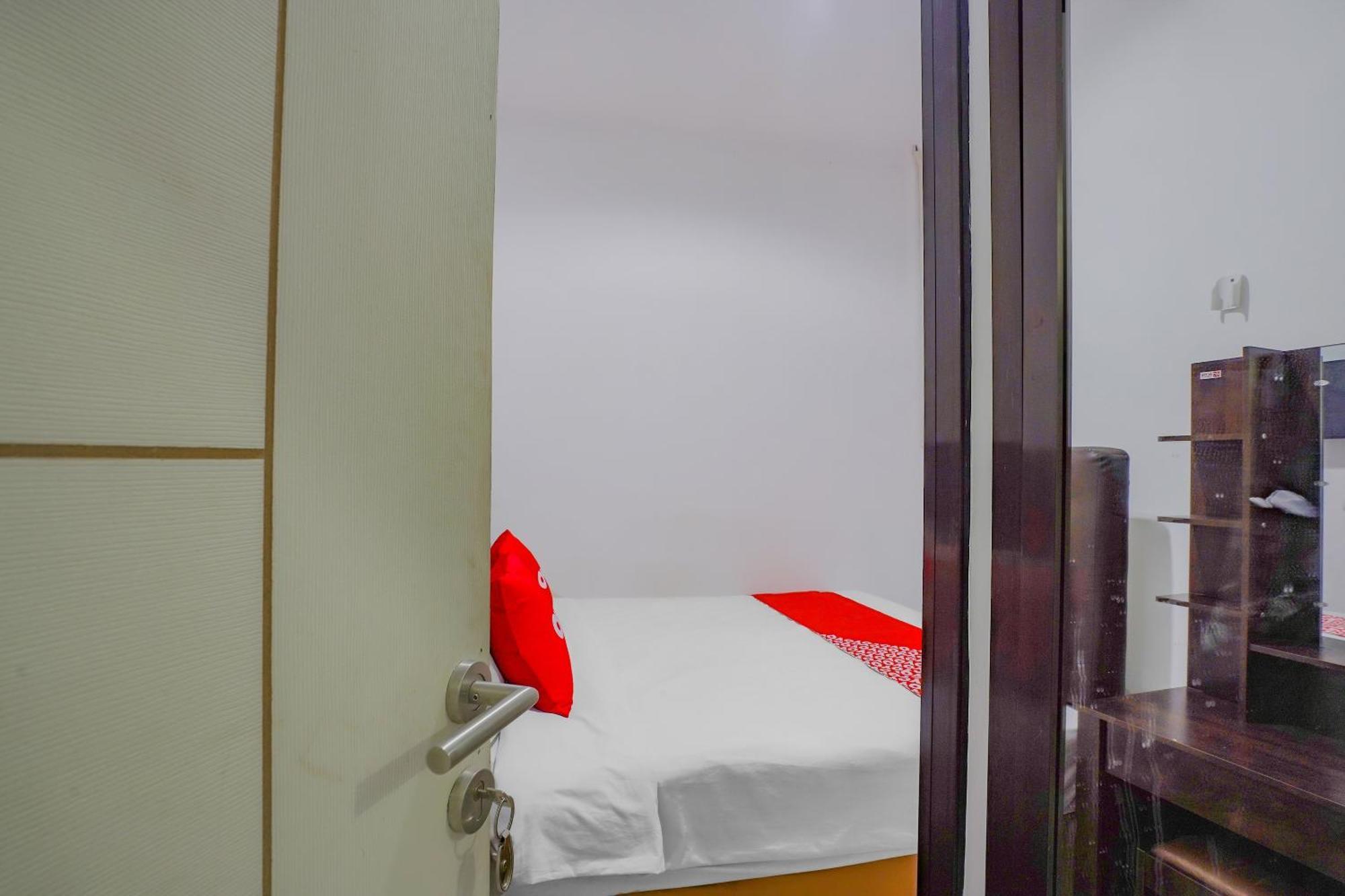 SPOT ON 90110 A1 Pakis Argosari Hotel Surabaya Kültér fotó